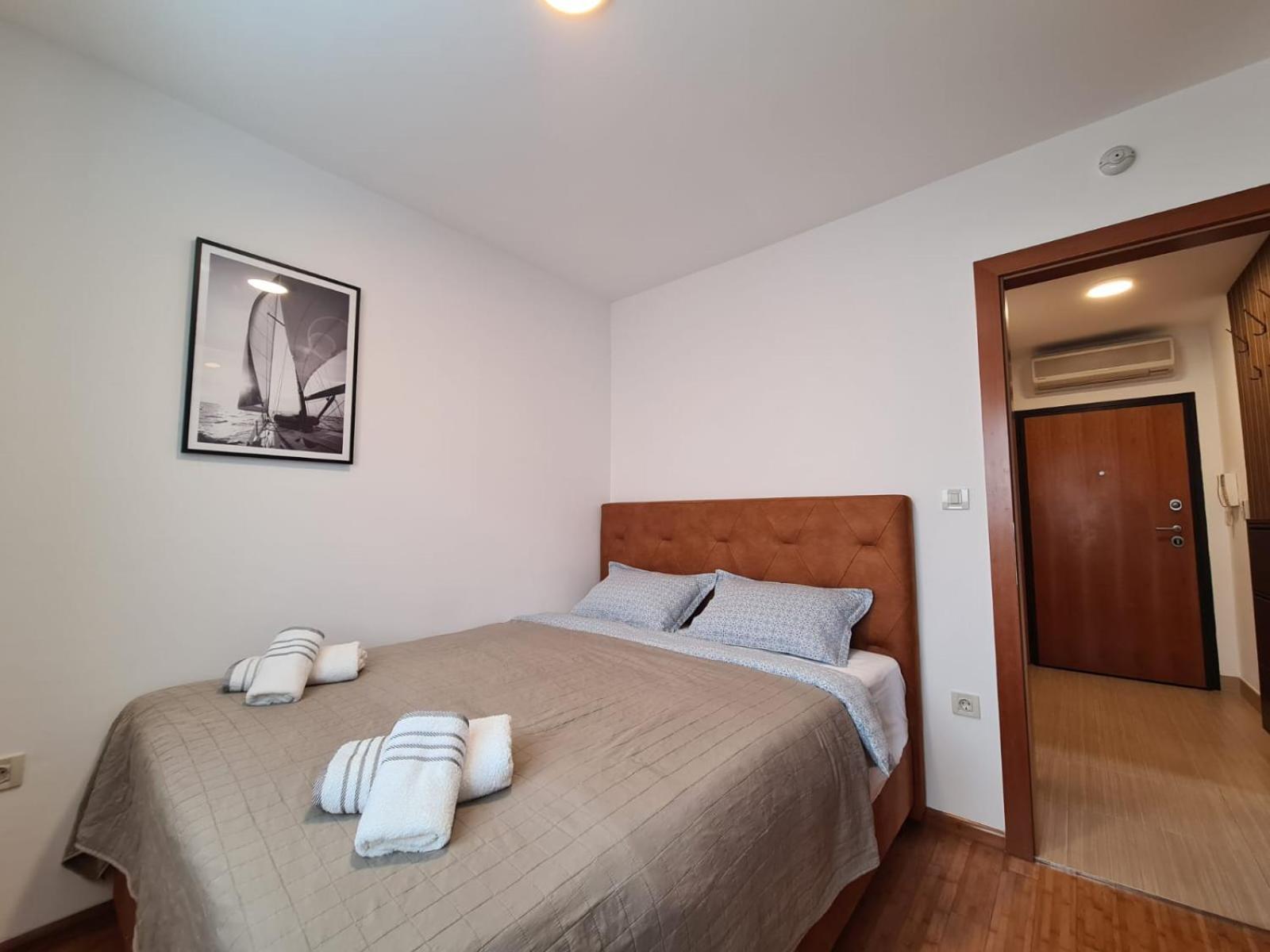 Golden Sun Apartment
